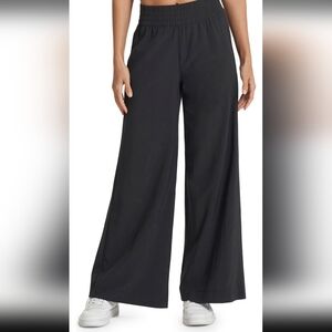 VUORI Villa Wideleg Pants - Black Womens size Large